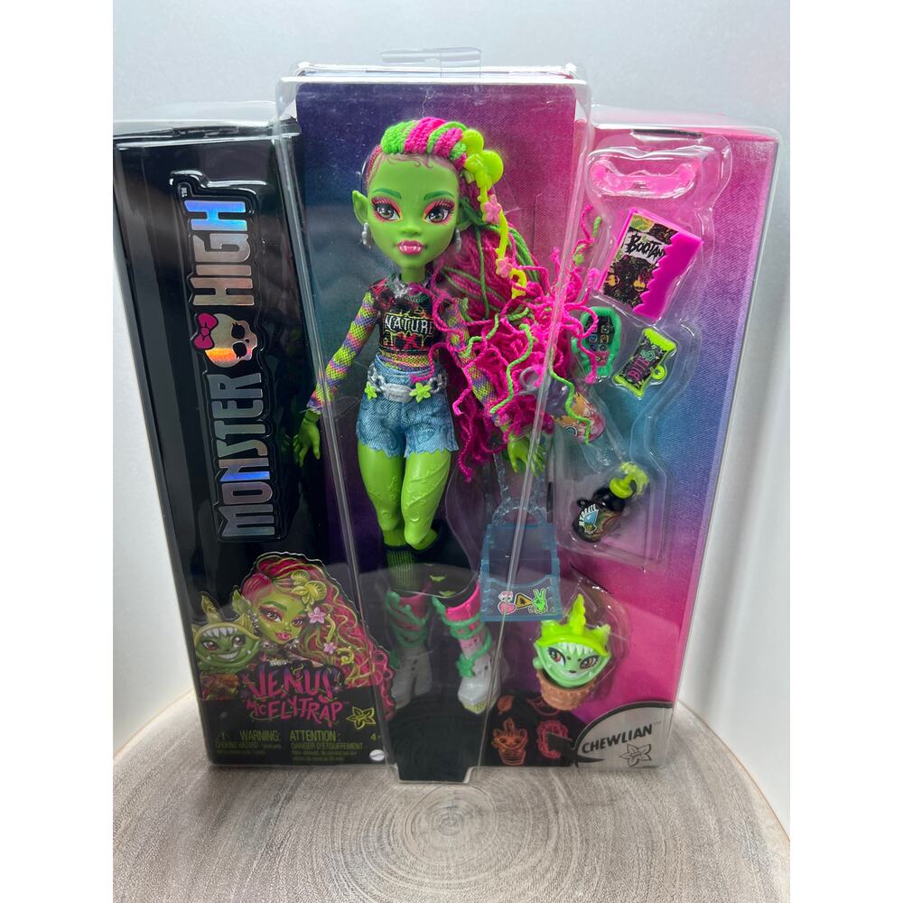 Monster High Venus McFlytrap Fashion Doll with Pet Chewlian and Accessories NIB